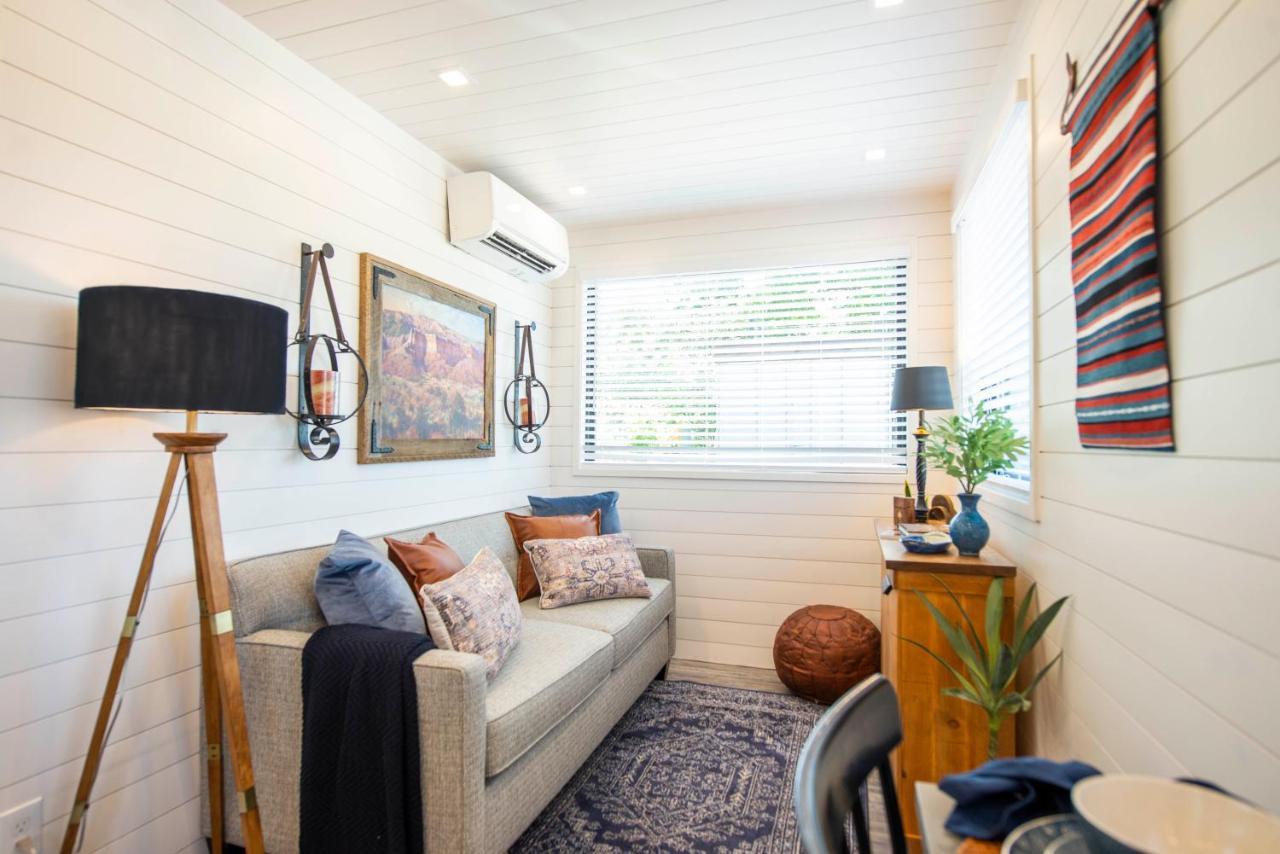La Casita-Shipping Container House Near Magnolia/Baylor Bellmead Exterior foto
