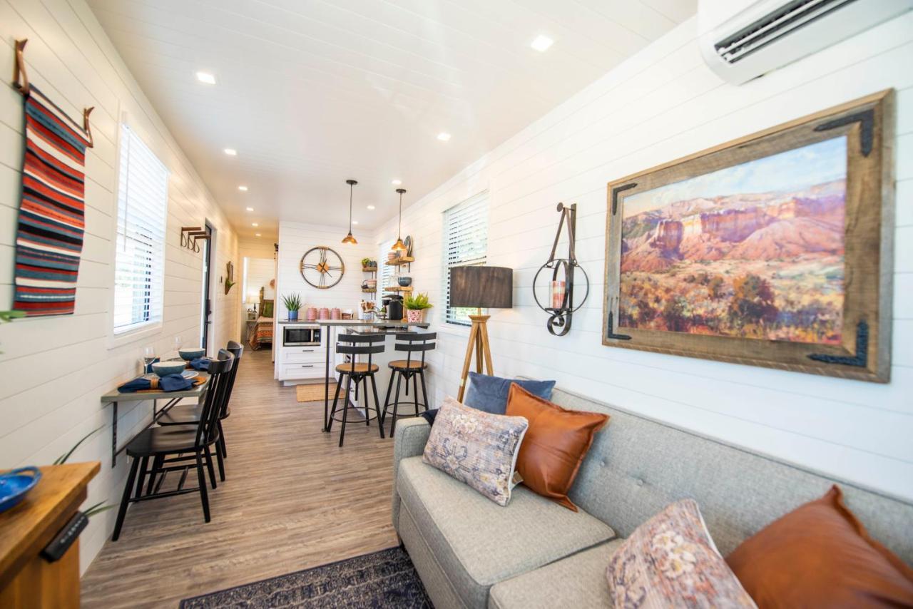 La Casita-Shipping Container House Near Magnolia/Baylor Bellmead Exterior foto