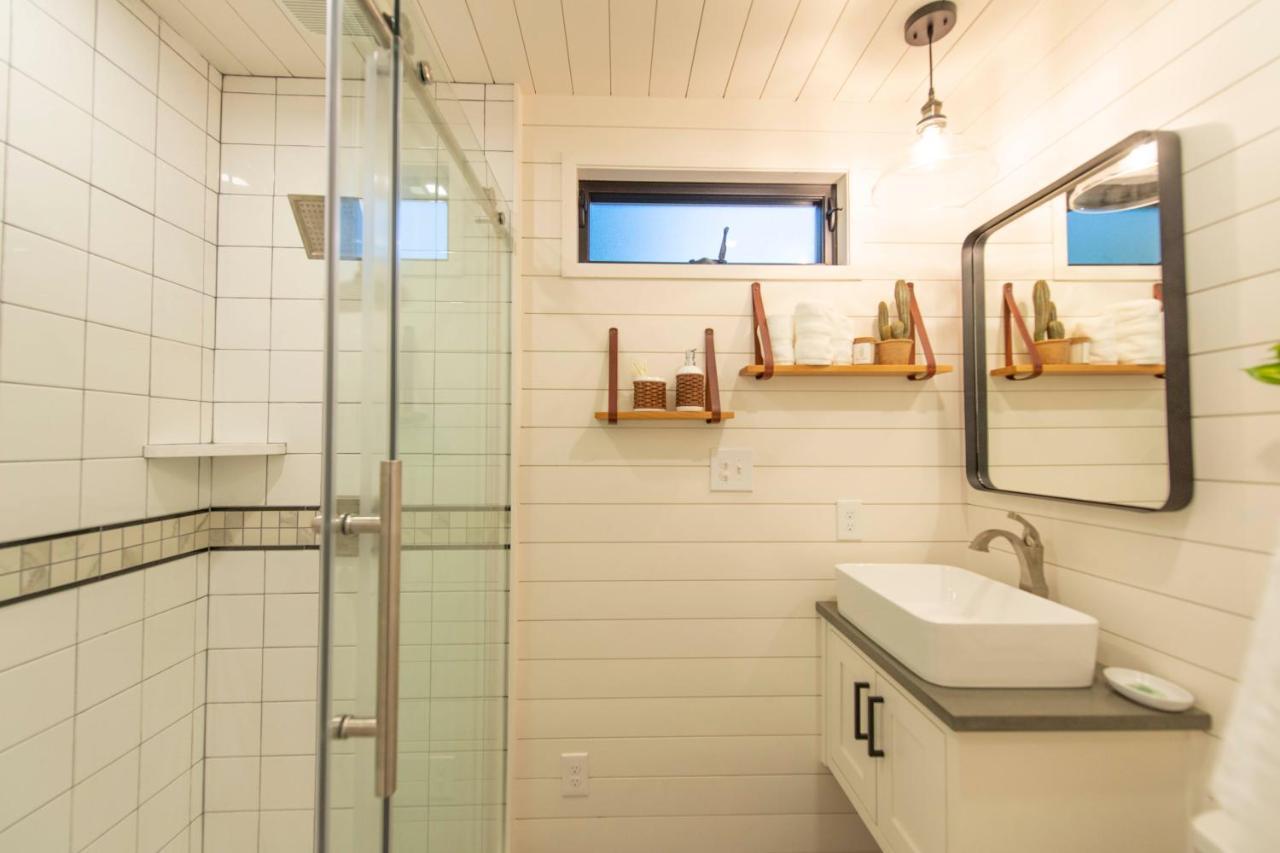 La Casita-Shipping Container House Near Magnolia/Baylor Bellmead Exterior foto